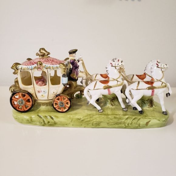 Capodimonte-Style Princess in a Horse Drawn Carriage Porcelain Made in Japan - Picture 11 of 14